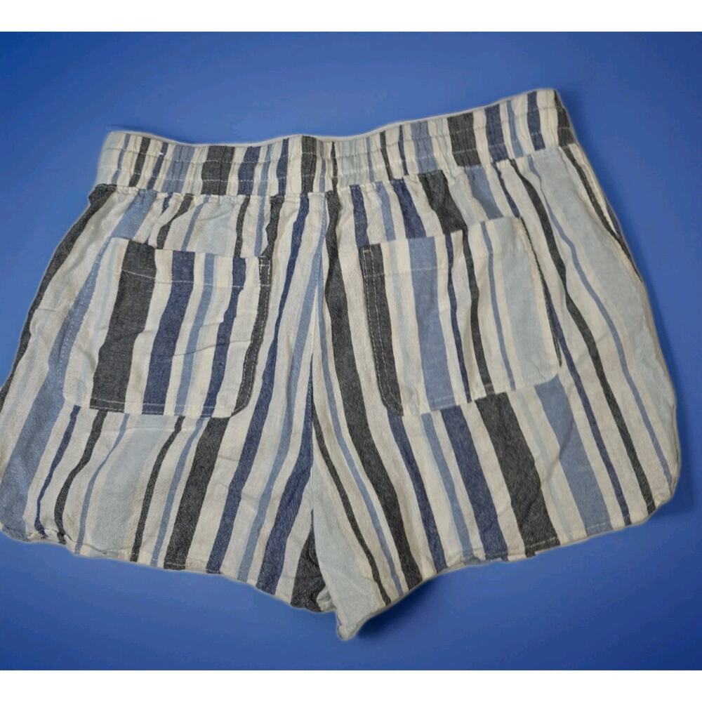 EUC Maurices Women’s Linen Blend Striped Pull-On Shorts Size Medium Blue White - Picture 2 of 4